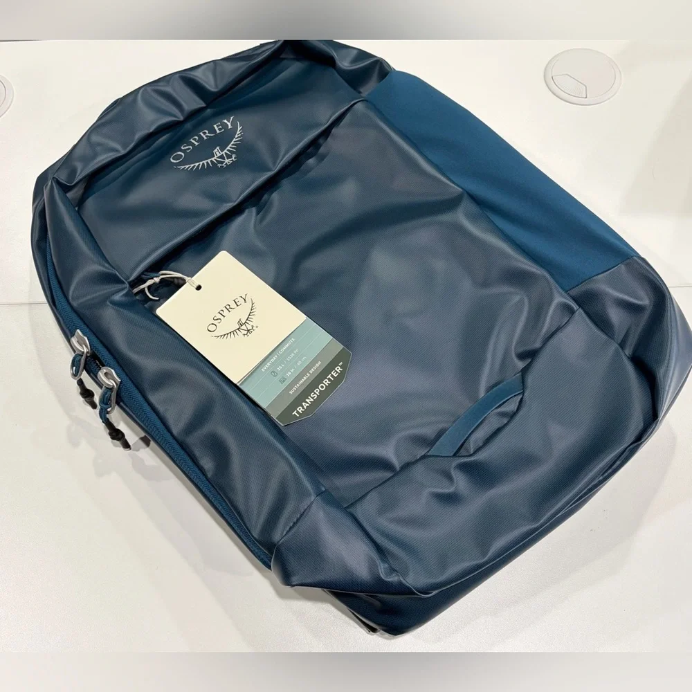 25 liter backpack osprey Sportlite - Pine Leaf Green and a top pocket with a zipper and key clip for small items Osprey Sportlite™ 25 Extended Fit